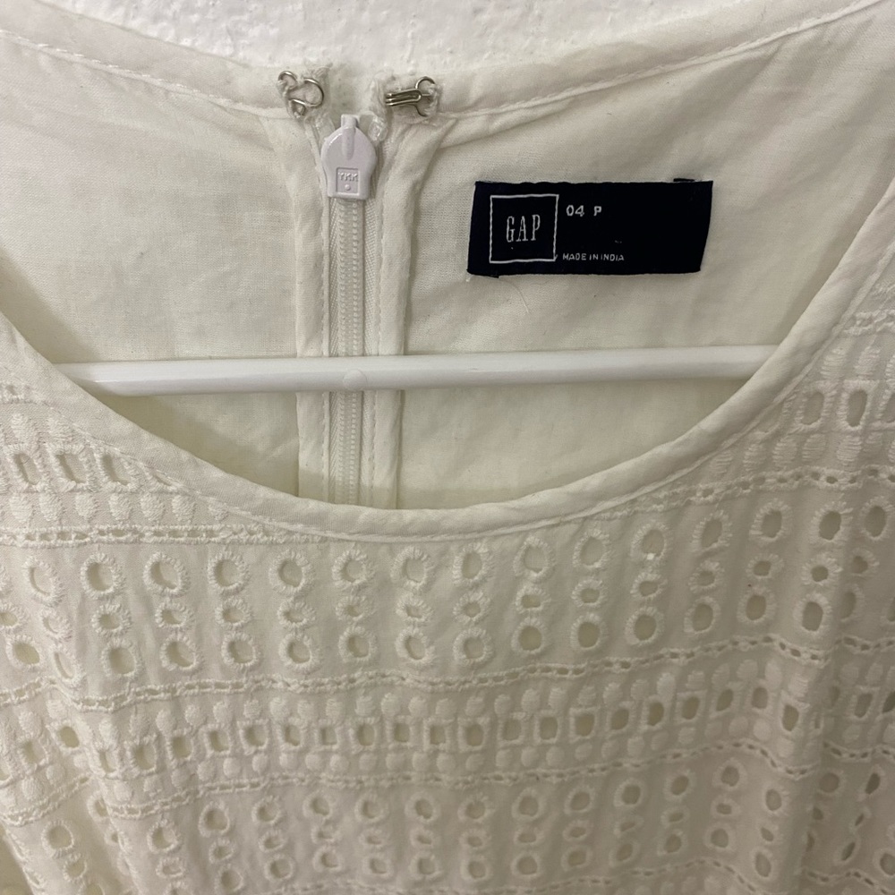 Old Navy white eyelet knee length dress size 4 - Picture 4 of 4
